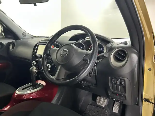 日産 ジューク 15RX タイプV 佐賀県 2013(平25)年 9.2万km メローゴールド 純正ディーラーオプション7インチナビ(MM113D-W)/バックカメラ/ワンセグテレビ/CD/SD/AUX/FM.AM/ETC/電動ミラー/純正フロアマット/純正ドアバイザー/プッシュスタート/スマートキー×2/保証書/取扱説明書