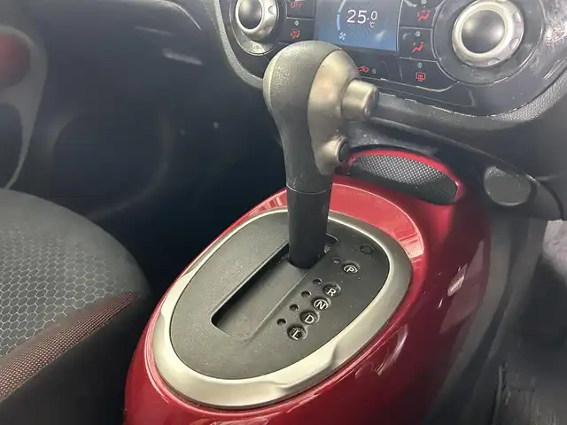日産 ジューク 15RX タイプV 佐賀県 2013(平25)年 9.2万km メローゴールド 純正ディーラーオプション7インチナビ(MM113D-W)/バックカメラ/ワンセグテレビ/CD/SD/AUX/FM.AM/ETC/電動ミラー/純正フロアマット/純正ドアバイザー/プッシュスタート/スマートキー×2/保証書/取扱説明書