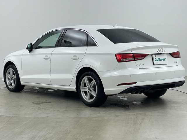 アウディ Ａ３ セダン 1．4 TFSI 道央・札幌 2018(平30)年 10.4万km 白 ・ワンオーナー/・純正ナビ&CD&SD&BT&TV&AUX/・バックカメラ/・ACC/・Audiサイドアシスト/・パーキングエイド/・ビルトインETC/・ドアミラーヒーター/・アイドリングストップ/・オートライト/・オートハイビーム/・純正16インチAW
