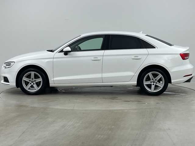 アウディ Ａ３ セダン 1．4 TFSI 道央・札幌 2018(平30)年 10.4万km 白 ・ワンオーナー/・純正ナビ&CD&SD&BT&TV&AUX/・バックカメラ/・ACC/・Audiサイドアシスト/・パーキングエイド/・ビルトインETC/・ドアミラーヒーター/・アイドリングストップ/・オートライト/・オートハイビーム/・純正16インチAW
