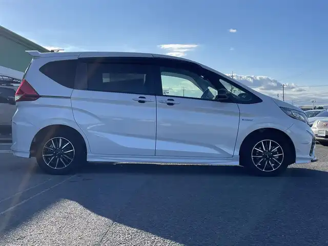 ホンダ フリード ハイブリット モデューロX ホンダセンシング 徳島県 2021(令3)年 3.4万km プラチナホワイトパール 純正9インチナビ/（Bluetooth/フルセグTV/CD/DVD/ラジオ/HDMI/USB）/バックカメラ/両側パワースライドドア/追従式クルーズコントロール/LEDヘッドライト/フォグライト/オートライト/純正15AW/純正フロアマット/ドアバイザー/電格ミラー/プッシュスタート/スマートキー/取扱説明書/保証書/記録簿