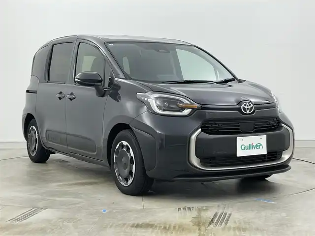 トヨタ シエンタ ハイブリッド Z 岡山県 2025(令7)年 0.5万km ダークグレー 純正8インチデイスプレイオーディオ/（CD/DVD/TV/BT/Carplay)/バックカメラ/両側パワースライドドア/リアサーキュレーター/コンフォートパッケージ/シートヒーター/ステアリングヒーター/コーナーセンサー/セーフティセンス/（衝突回避支援パッケージ）/パーキングサポートブレーキ/LEDヘッドライト/ETC