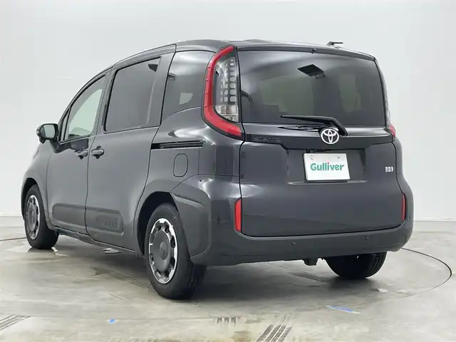 トヨタ シエンタ ハイブリッド Z 岡山県 2025(令7)年 0.5万km ダークグレー 純正8インチデイスプレイオーディオ/（CD/DVD/TV/BT/Carplay)/バックカメラ/両側パワースライドドア/リアサーキュレーター/コンフォートパッケージ/シートヒーター/ステアリングヒーター/コーナーセンサー/セーフティセンス/（衝突回避支援パッケージ）/パーキングサポートブレーキ/LEDヘッドライト/ETC