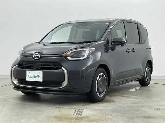 トヨタ シエンタ ハイブリッド Z 岡山県 2025(令7)年 0.5万km ダークグレー 純正8インチデイスプレイオーディオ/（CD/DVD/TV/BT/Carplay)/バックカメラ/両側パワースライドドア/リアサーキュレーター/コンフォートパッケージ/シートヒーター/ステアリングヒーター/コーナーセンサー/セーフティセンス/（衝突回避支援パッケージ）/パーキングサポートブレーキ/LEDヘッドライト/ETC