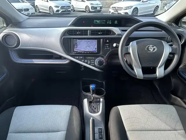 トヨタ アクア S 福岡県 2013(平25)年 11.8万km イエロー 純正ナビ/Bluetooth/フルセグTV/オートライト/ドアバイザー/取扱説明書/保証書/ETC