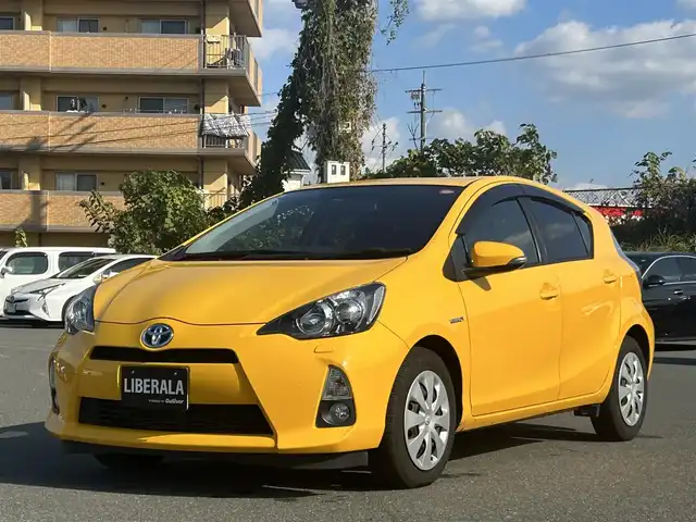 トヨタ アクア S 福岡県 2013(平25)年 11.8万km イエロー 純正ナビ/Bluetooth/フルセグTV/オートライト/ドアバイザー/取扱説明書/保証書/ETC