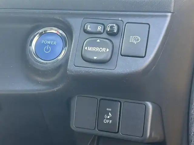 トヨタ アクア S 福岡県 2013(平25)年 11.8万km イエロー 純正ナビ/Bluetooth/フルセグTV/オートライト/ドアバイザー/取扱説明書/保証書/ETC