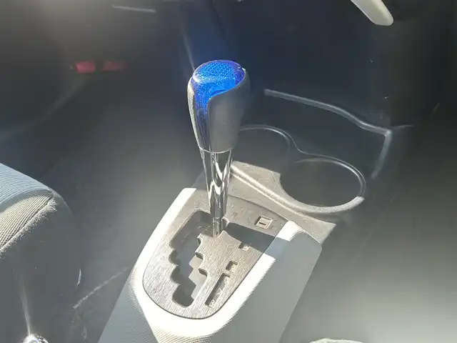 トヨタ アクア S 福岡県 2013(平25)年 11.8万km イエロー 純正ナビ/Bluetooth/フルセグTV/オートライト/ドアバイザー/取扱説明書/保証書/ETC