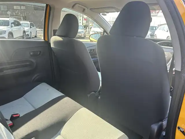 トヨタ アクア S 福岡県 2013(平25)年 11.8万km イエロー 純正ナビ/Bluetooth/フルセグTV/オートライト/ドアバイザー/取扱説明書/保証書/ETC