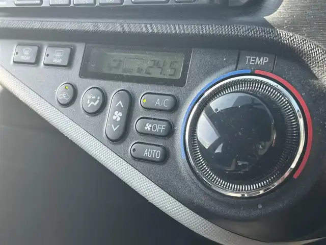 トヨタ アクア S 福岡県 2013(平25)年 11.8万km イエロー 純正ナビ/Bluetooth/フルセグTV/オートライト/ドアバイザー/取扱説明書/保証書/ETC