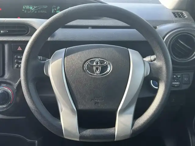 トヨタ アクア S 福岡県 2013(平25)年 11.8万km イエロー 純正ナビ/Bluetooth/フルセグTV/オートライト/ドアバイザー/取扱説明書/保証書/ETC