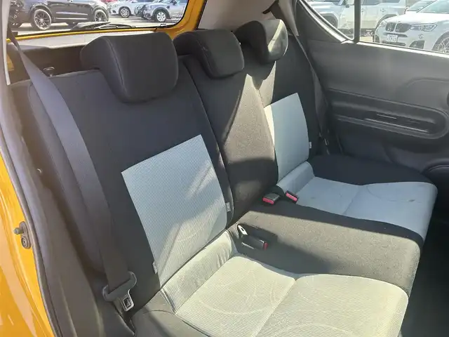 トヨタ アクア S 福岡県 2013(平25)年 11.8万km イエロー 純正ナビ/Bluetooth/フルセグTV/オートライト/ドアバイザー/取扱説明書/保証書/ETC