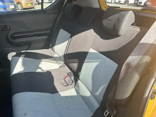 トヨタ アクア S 福岡県 2013(平25)年 11.8万km イエロー 純正ナビ/Bluetooth/フルセグTV/オートライト/ドアバイザー/取扱説明書/保証書/ETC