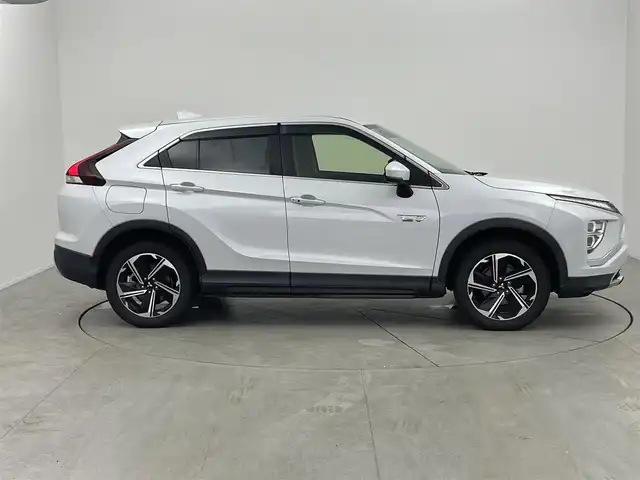 三菱 エクリプス クロス ＰＨＥＶ G 愛知県 2021(令3)年 2.6万km ホワイトダイヤモンド 純正7インチナビ/・Bluetooth/フルセグ/CD/DVD/USB/バックカメラ/e-アシスト(衝突回避支援パッケージ)/・衝突被害軽減ブレーキシステム/・車線逸脱警報システム/・レーダークルーズコントロール/・オートマチックハイビーム/・誤発進抑制機能/・後側方/後退時車両検知警報システム/電動パーキングブレーキ/ブレーキオートホールド/ヘッドアップディスプレイ/運転席パワーシート/前席シートヒーター/ステアリングヒーター/AC1500W電源/LEDヘッドランプ/LEDフォグランプ/パドルシフト/前後ドライブレコーダー