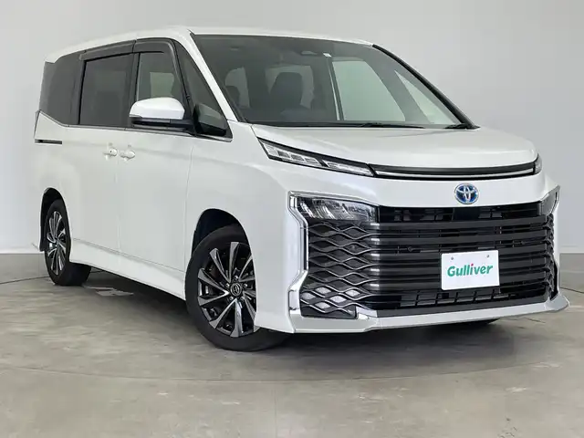 トヨタ ヴォクシー ハイブリッド S－Z 新潟県 2023(令5)年 2.3万km ホワイトパールクリスタルシャイン 純正10.5インチナビ/（BT/FM/AM/フルセグTV）/バックカメラ/ステアリングスイッチ/D/N席シートヒーター/AC100V/ハーフレザーシート/純正LEDオートヘッドライト/サンシェード/ウィンカーミラー/ヘッドライトレベライザー/ドアバイザー/ETC2.0/取扱説明書