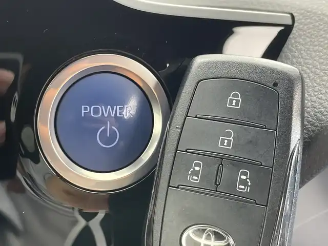 トヨタ ヴォクシー ハイブリッド S－Z 新潟県 2023(令5)年 2.3万km ホワイトパールクリスタルシャイン 純正10.5インチナビ/（BT/FM/AM/フルセグTV）/バックカメラ/ステアリングスイッチ/D/N席シートヒーター/AC100V/ハーフレザーシート/純正LEDオートヘッドライト/サンシェード/ウィンカーミラー/ヘッドライトレベライザー/ドアバイザー/ETC2.0/取扱説明書