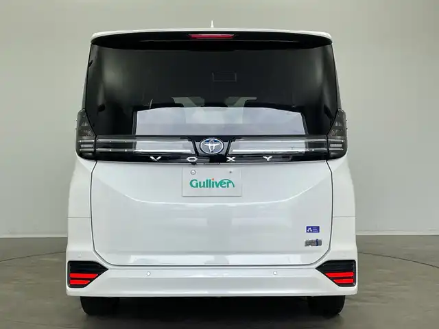 トヨタ ヴォクシー ハイブリッド S－Z 新潟県 2023(令5)年 2.3万km ホワイトパールクリスタルシャイン 純正10.5インチナビ/（BT/FM/AM/フルセグTV）/バックカメラ/ステアリングスイッチ/D/N席シートヒーター/AC100V/ハーフレザーシート/純正LEDオートヘッドライト/サンシェード/ウィンカーミラー/ヘッドライトレベライザー/ドアバイザー/ETC2.0/取扱説明書