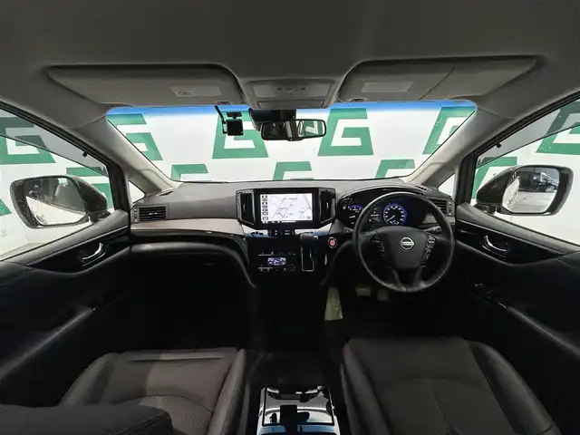 日産 エルグランド 250ハイウェイスターS 鹿児島県 2021(令3)年 4.7万km ピュアホワイトパール 純正9インチナビ（CD/DVD/フルセグＴＶ/Bluetooth）/全方位カメラ/追従型クルーズコントロール/純正フリップダウンモニター/前後コーナーセンサー/前後ドライブレコーダー/純正ＥＴＣ/純正フロアマット/純正ドアバイザー/純正アルミホイール/ブラインドスポットモニター/サンシェード/革巻きステアリング/ステアリングリモコン/電格ミラー