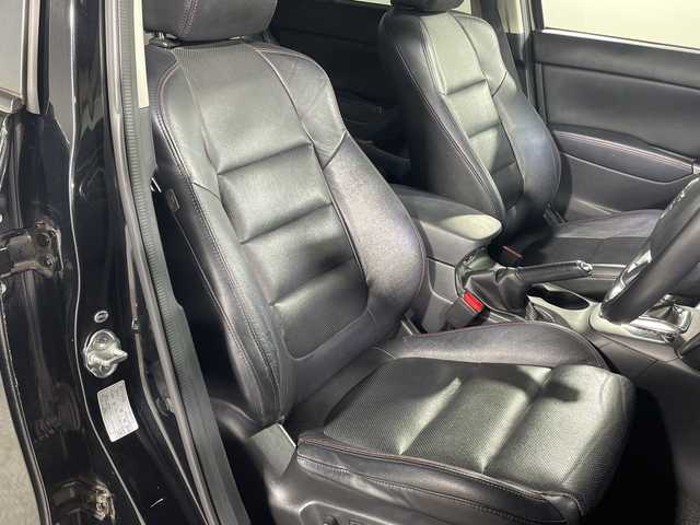 マツダ ＣＸ－５ XD Lパッケージ 神奈川県 2014(平26)年 9.4万km ジェットブラックマイカ 純正メモリナビゲーション【CA9K2】/AM　FM　AUX　フルセグ　Bluetooth/バックカメラ/クルーズコントロール/スマートシティブレーキサポート/リアビークルモニタリングシステム/トラクションコントロールシステム/アイドリングストップ/運転席パワーシート/前席シートヒーター/レザーシート/革巻きステアリング/サイドカメラ付き自動防眩ミラー/純正17インチアルミホイル/純正リアスポイラー/LEDヘッドライト/オートライト/フォグライト