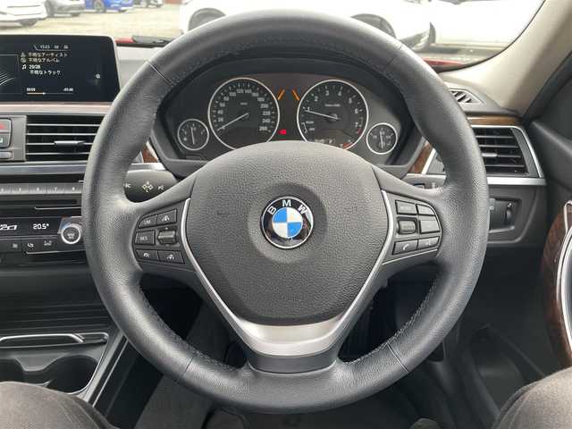 ＢＭＷ ３２０ｉ xDrive ツーリング ラグジュアリー 千葉県 2016(平28)年 6.1万km メルボルンレッド 黒レザーシート/インテリジェントセイフティ/レーンチェンジウォーニング/レーンディパーチャーウォーニング/純正HDDナビ/・CD/DVD/MSV/Bluetooth/バックカメラ/前席パワーシート/前席シートヒーター/スマートキー/ハンズフリーパワーバックドア/アダプティブクルーズコントロール/ルーフレール/コーナーセンサー/純正前後ドライブレコーダー/純正ルームミラー内臓ETC/純正LEDヘッドライト/フォグランプ/純正18インチアルミホイール/サイド＆カーテンエアバッグ/新車時保証書＆取扱説明書
