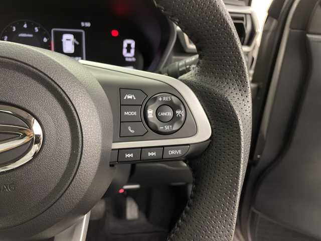 ダイハツ ロッキー プレミアム G 鹿児島県 2023(令5)年 0.9万km グレーⅡ 社外9インチナビ/（AM/FM/CD/DVD/Bluetooth）/フルセグテレビ/パノラミックビューモニター/ナビ連動ドライブレコーダー/オープンカントリータイヤ/レーダークルーズコントロール/シートヒーター/コーナーセンサー/ハーフレザーシート/LEDヘッドライト/ETC/HDMI/電動パーキング/オートホールド