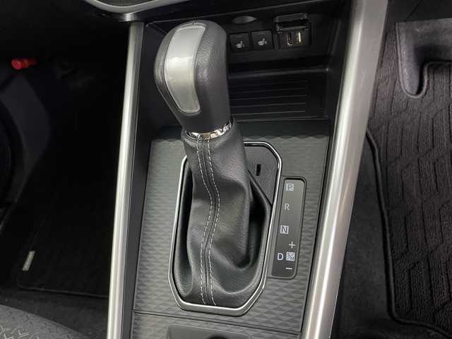 ダイハツ ロッキー プレミアム G 鹿児島県 2023(令5)年 0.9万km グレーⅡ 社外9インチナビ/（AM/FM/CD/DVD/Bluetooth）/フルセグテレビ/パノラミックビューモニター/ナビ連動ドライブレコーダー/オープンカントリータイヤ/レーダークルーズコントロール/シートヒーター/コーナーセンサー/ハーフレザーシート/LEDヘッドライト/ETC/HDMI/電動パーキング/オートホールド