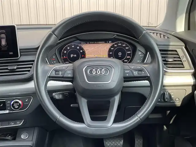 アウディ Ｑ５ 2.0TFSIクワトロ スポーツ エアサス 青森県 2018(平30)年 6.3万km ナノグレー/フロレットシルバーM /4WD/ターボ/黒革シート/純正エアサス /純正HDDナビ/ (フルセグTV/Bt/SD/DVD)/純正バックカメラ/バーチャルコックピット/アダプティブクルーズコントロール/前後バンパーソナー/パークアシスト/アイドリングストップ/パドルシフト/運転席メモリ付/　前席パワーシート/前席シートヒーター/革巻きステア/ノブ/シルバールーフレール/オートライトHID/オートワイパー/ヘットライトウオッシャー/パワーバックドア/純正ドアバイザー /純正フロアマット/社外18インチアルミホイール＋/　スタッドレスタイヤ積込/前方ドライブレコーダー(社外)/リア5面スモークフィルム/ETC/取扱説明書/新車時保証書