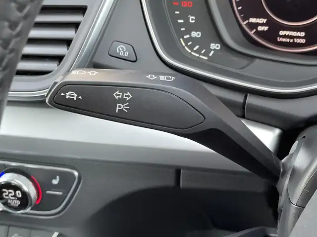 アウディ Ｑ５ 2.0TFSIクワトロ スポーツ エアサス 青森県 2018(平30)年 6.3万km ナノグレー/フロレットシルバーM /4WD/ターボ/黒革シート/純正エアサス /純正HDDナビ/ (フルセグTV/Bt/SD/DVD)/純正バックカメラ/バーチャルコックピット/アダプティブクルーズコントロール/前後バンパーソナー/パークアシスト/アイドリングストップ/パドルシフト/運転席メモリ付/　前席パワーシート/前席シートヒーター/革巻きステア/ノブ/シルバールーフレール/オートライトHID/オートワイパー/ヘットライトウオッシャー/パワーバックドア/純正ドアバイザー /純正フロアマット/社外18インチアルミホイール＋/　スタッドレスタイヤ積込/前方ドライブレコーダー(社外)/リア5面スモークフィルム/ETC/取扱説明書/新車時保証書