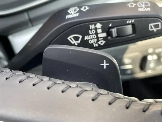 アウディ Ｑ５ 2.0TFSIクワトロ スポーツ エアサス 青森県 2018(平30)年 6.3万km ナノグレー/フロレットシルバーM /4WD/ターボ/黒革シート/純正エアサス /純正HDDナビ/ (フルセグTV/Bt/SD/DVD)/純正バックカメラ/バーチャルコックピット/アダプティブクルーズコントロール/前後バンパーソナー/パークアシスト/アイドリングストップ/パドルシフト/運転席メモリ付/　前席パワーシート/前席シートヒーター/革巻きステア/ノブ/シルバールーフレール/オートライトHID/オートワイパー/ヘットライトウオッシャー/パワーバックドア/純正ドアバイザー /純正フロアマット/社外18インチアルミホイール＋/　スタッドレスタイヤ積込/前方ドライブレコーダー(社外)/リア5面スモークフィルム/ETC/取扱説明書/新車時保証書