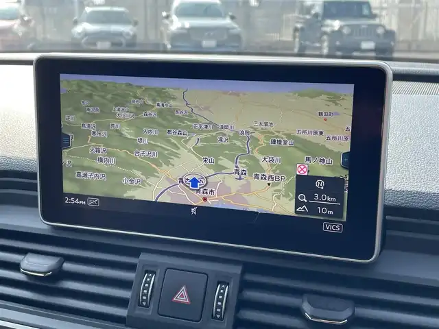 アウディ Ｑ５ 2.0TFSIクワトロ スポーツ エアサス 青森県 2018(平30)年 6.3万km ナノグレー/フロレットシルバーM /4WD/ターボ/黒革シート/純正エアサス /純正HDDナビ/ (フルセグTV/Bt/SD/DVD)/純正バックカメラ/バーチャルコックピット/アダプティブクルーズコントロール/前後バンパーソナー/パークアシスト/アイドリングストップ/パドルシフト/運転席メモリ付/　前席パワーシート/前席シートヒーター/革巻きステア/ノブ/シルバールーフレール/オートライトHID/オートワイパー/ヘットライトウオッシャー/パワーバックドア/純正ドアバイザー /純正フロアマット/社外18インチアルミホイール＋/　スタッドレスタイヤ積込/前方ドライブレコーダー(社外)/リア5面スモークフィルム/ETC/取扱説明書/新車時保証書