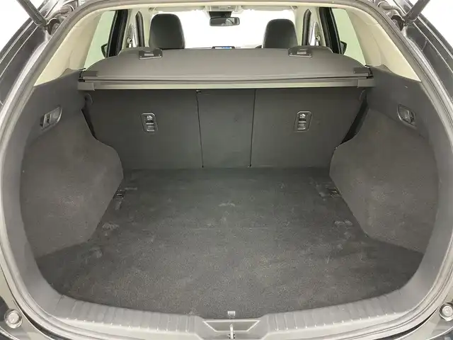 マツダ ＣＸ－５ XD Lパッケージ 岡山県 2017(平29)年 9万km ジェットブラックマイカ 純正メモリナビゲーション		/【フルセグ/Bluetooth/DVD】		/バックカメラ		/純正19inアルミホイール+サマータイヤ：装着		/レーダークルーズコントロール		/ビルトインETC		/LEDヘッドライト（AUTO機能付き）		/シートヒーター	/ステアリングヒーター/パワーバックドア/パワーシート	/横滑り防止機能		/衝突軽減システム		/車線逸脱防止システム				/スマートキー		/ステアリングスイッチ		/プッシュスタート		/コーナーセンサー		/フロアマット