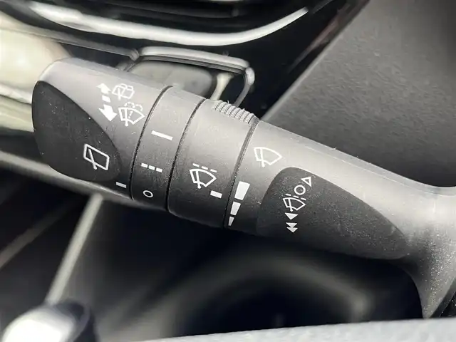 トヨタ Ｃ－ＨＲ S LEDエディション 愛媛県 2018(平30)年 11.7万km ブラックマイカ 禁煙車/登録時走行距離：116178km/純正ナビ/フルセグ/BT/DVD・CD/AM・FM/バックカメラ/衝突軽減システム/レーンキープアシスト/クルーズコントロール/ビルトインETC/LEDヘッドライト/プッシュスタート/前後ドライブレコーダー
