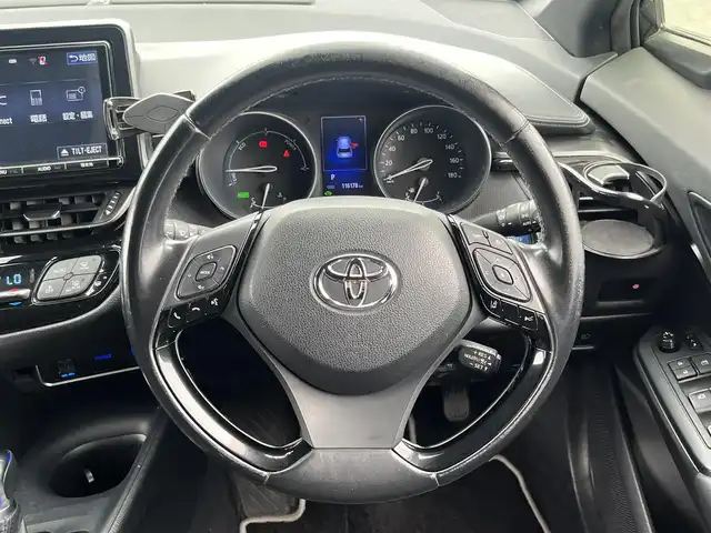 トヨタ Ｃ－ＨＲ S LEDエディション 愛媛県 2018(平30)年 11.7万km ブラックマイカ 禁煙車/登録時走行距離：116178km/純正ナビ/フルセグ/BT/DVD・CD/AM・FM/バックカメラ/衝突軽減システム/レーンキープアシスト/クルーズコントロール/ビルトインETC/LEDヘッドライト/プッシュスタート/前後ドライブレコーダー