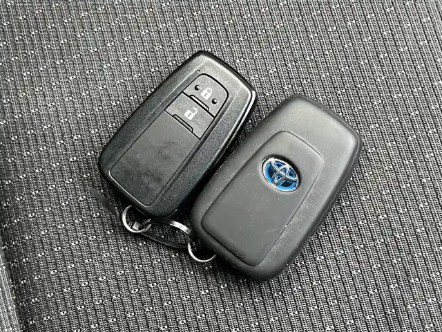 トヨタ Ｃ－ＨＲ S LEDエディション 愛媛県 2018(平30)年 11.7万km ブラックマイカ 禁煙車/登録時走行距離：116178km/純正ナビ/フルセグ/BT/DVD・CD/AM・FM/バックカメラ/衝突軽減システム/レーンキープアシスト/クルーズコントロール/ビルトインETC/LEDヘッドライト/プッシュスタート/前後ドライブレコーダー