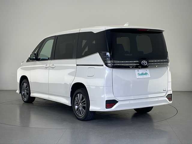 トヨタ ヴォクシー ハイブリッド S－Z 長野県 2023(令5)年 2万km ホワイトパールクリスタルシャイン 4WD/純正メモリナビ&フルセグTV&CD&DVD&USB&BT/トヨタセーフティセンス/アダプティブクルーズコントロール/レーンディパーチャーアラート/プリクラッシュセーフティ/クリアランスソナー/プロアクティブドライビングアシスト/パーキングサポートブレーキ/ロードサインアシスト/オートマチックハイビーム/寒冷地仕様/フロントワイパーデアイサー/社外前後ドライブレコーダー/両側パワースライドドア/ハーフレザーシート/前席シートヒーター/2列目サンシェード/ウォークスルー/バックカメラ/ビルトインETC2.0/LEDヘッドライト/オートライト/電動格納ミラー/ウィンカーミラー/電動ホールド/オートホールド/純正16インチAW装着/純正フロアマット/プッシュスタート/スマートキー
