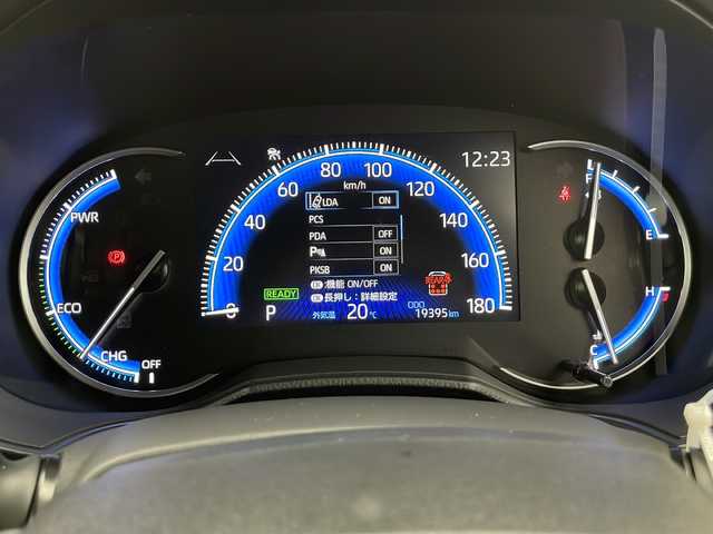 トヨタ ヴォクシー ハイブリッド S－Z 長野県 2023(令5)年 2万km ホワイトパールクリスタルシャイン 4WD/純正メモリナビ&フルセグTV&CD&DVD&USB&BT/トヨタセーフティセンス/アダプティブクルーズコントロール/レーンディパーチャーアラート/プリクラッシュセーフティ/クリアランスソナー/プロアクティブドライビングアシスト/パーキングサポートブレーキ/ロードサインアシスト/オートマチックハイビーム/寒冷地仕様/フロントワイパーデアイサー/社外前後ドライブレコーダー/両側パワースライドドア/ハーフレザーシート/前席シートヒーター/2列目サンシェード/ウォークスルー/バックカメラ/ビルトインETC2.0/LEDヘッドライト/オートライト/電動格納ミラー/ウィンカーミラー/電動ホールド/オートホールド/純正16インチAW装着/純正フロアマット/プッシュスタート/スマートキー