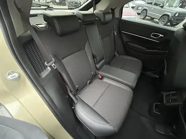 ホンダ ヴェゼル ハイブリッド 長崎県 2021(令3)年 3.9万km ベージュ 純正ナビ/Bluetooth/AM・FM/フルセグテレビ/USB/アダプティブクルーズコントロール/ドラレコ/パワーバックドア/LEDヘッドライト/ホンダセンシング/置くだけ充電/コーナーセンサー/ステアリングヒーター/シートヒーター/衝突被害軽減システム/ETC