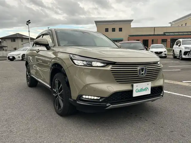ホンダ ヴェゼル ハイブリッド 長崎県 2021(令3)年 3.9万km ベージュ 純正ナビ/Bluetooth/AM・FM/フルセグテレビ/USB/アダプティブクルーズコントロール/ドラレコ/パワーバックドア/LEDヘッドライト/ホンダセンシング/置くだけ充電/コーナーセンサー/ステアリングヒーター/シートヒーター/衝突被害軽減システム/ETC