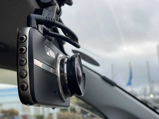 スズキ ワゴンＲ スティングレー HYBRID X 山口県 2019(令1)年 3.4万km ブルーイッシュブラックパール3 社外SDナビ/【KENWOOD：MDV-D708BTW】/・Bluetoothオーディオ/・ハンズフリー通話/・CD/DVD再生/・フルセグＴＶ/・AM/FMラジオ/・SDカード音楽録音/・SDカード再生/・USBデータ通信(ケーブル欠)/エネチャージ/エコクール/フルオートAC/バックカメラ/前後ドライブレコーダー/ETC/革巻チルトステアリング/ステアリングリモコン/アイドリングSTOP/リアコーナーセンサー/運転席シートヒーター/純正LEDヘッドライト/オートライト/フォグランプ/バニティミラー/衝突軽減ブレーキ/レーンキープアシスト/ヘッドアップディスプレイ/トラクションコントロール/電動格納ドアミラー/LEDミラーウィンカー/UVカットプライバシーガラス/リアシート分割スライド/後席ダイブダウンシート/後席ISOFIXシート/後席アンブレラホルダー/助手席シートアンダートレイ/純正14インチAW/スマートキー/プッシュスタート/イモビライザー/取扱説明書/メンテナンスノート/スペアキー