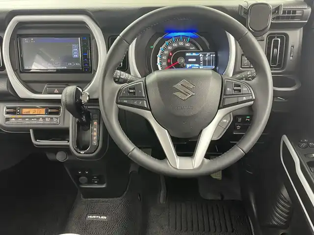 スズキ ハスラー HYBRID X 岡山県 2022(令4)年 1.4万km フェニックスレッドパール/ガンメタリック2トーンルーフ 社外ナビ/【ナビ/フルセグ/Bluetooth/DVD】	/バックカメラ/追従型クルーズコントロール	/オートハイビーム	/LEDヘッドライト（AUTO機能付き）	/前席シートヒーター	/衝突軽減ブレーキシステム	/車線逸脱防止システム	/横滑り防止装置/踏み間違い防止	/純正15インチアルミ	/コーナーセンサー（後）	/純正フロアマット	/ステアリングスイッチ	/チルトステアリング/シートリフター/シートバックテーブル/ウィンカーミラー/ドアバイザー/ISOFIX/プッシュスタート	/新車保証書/取扱説明書/スペアキー×１