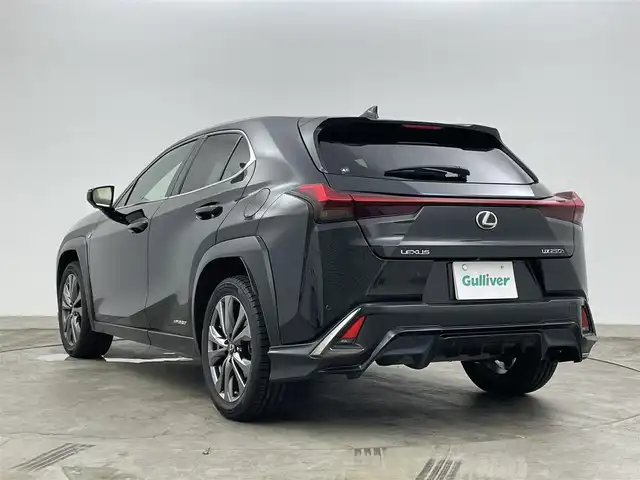 レクサス ＵＸ 250h Fスポーツ 岡山県 2019(令1)年 4.9万km グラファイトブラックガラスフレーク ムーンルーフ/三眼LEDヘッドライト/ブラインドスポットモニター/純正10.3インチメモリナビ/（CD/DVD/BT/USB/AUX/フルセグTV）/パワーバックドア/社外ドライブレコーダー/衝突軽減ブレーキ/アダプティブヘッドライト/前後コーナーセンサー/レーンキープアシスト/オートハイビーム/ヘッドアップディスプレイ/赤色レザーシート/D/N席パワーシート/D/N席エアシート/D/N席シートヒーター/Fスポ専用18インチアルミホール/純正フロアマット