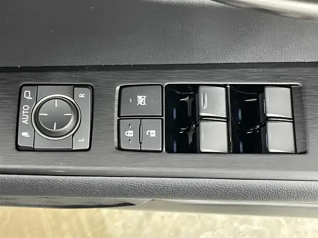 レクサス ＵＸ 250h Fスポーツ 岡山県 2019(令1)年 4.9万km グラファイトブラックガラスフレーク ムーンルーフ/三眼LEDヘッドライト/ブラインドスポットモニター/純正10.3インチメモリナビ/（CD/DVD/BT/USB/AUX/フルセグTV）/パワーバックドア/社外ドライブレコーダー/衝突軽減ブレーキ/アダプティブヘッドライト/前後コーナーセンサー/レーンキープアシスト/オートハイビーム/ヘッドアップディスプレイ/赤色レザーシート/D/N席パワーシート/D/N席エアシート/D/N席シートヒーター/Fスポ専用18インチアルミホール/純正フロアマット