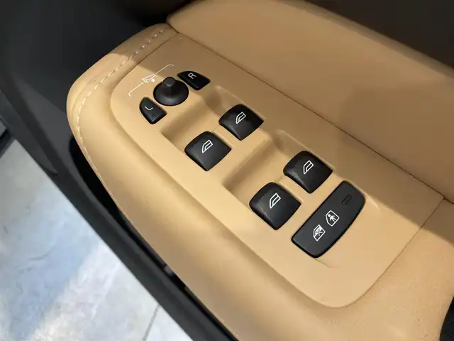 ボルボ ボルボ ＸＣ６０ B5 AWD インスクリプション 熊本県 2022(令4)年 2.1万km オニキスブラックP 純正Googleナビ/CarPlay/androidauto/USB/Bluetooth/ハーマンカードンプレミアムサラウンドシステム/ベージュ本革シート/360°カメラ/コーナーセンサー/全席シートヒーター/前席シートクーラー/前席パワーシート/前席シートメモリー/ハンドルヒーター/レーンキープアシスト/ブラインドスポットモニター/アダプティブクルーズコントロール/PilotAssist/オートホールド/パワートランクドア/ETC2.0/LEDヘッドライト/LEDフォグライト