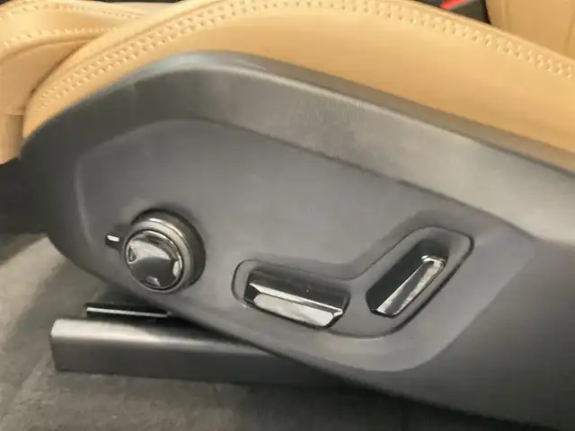 ボルボ ボルボ ＸＣ６０ B5 AWD インスクリプション 熊本県 2022(令4)年 2.1万km オニキスブラックP 純正Googleナビ/CarPlay/androidauto/USB/Bluetooth/ハーマンカードンプレミアムサラウンドシステム/ベージュ本革シート/360°カメラ/コーナーセンサー/全席シートヒーター/前席シートクーラー/前席パワーシート/前席シートメモリー/ハンドルヒーター/レーンキープアシスト/ブラインドスポットモニター/アダプティブクルーズコントロール/PilotAssist/オートホールド/パワートランクドア/ETC2.0/LEDヘッドライト/LEDフォグライト
