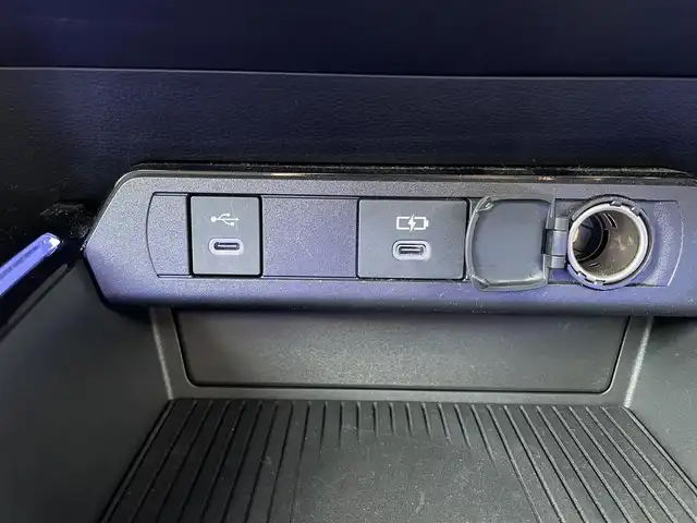 トヨタ プリウス G 三重県 2024(令6)年 1.3万km グレー 登録時12720km/ナビ機能付純正ディスプレイオーディオ/・フルセグTV（キャンセラー付き）・BT・HDMI・typeC/バックカメラ/ビルトインETC/純正19インチAW/トヨタセーフティセンス/レーダークルーズコントロール/ブラインドスポットモニター/クリアランスソナー /AUTOライト/オートマチックハイビーム/レーントレーシングアシスト/前席シートヒーター /純正フロアマット/AC100V/電動パーキングブレーキ/SOSスイッチ