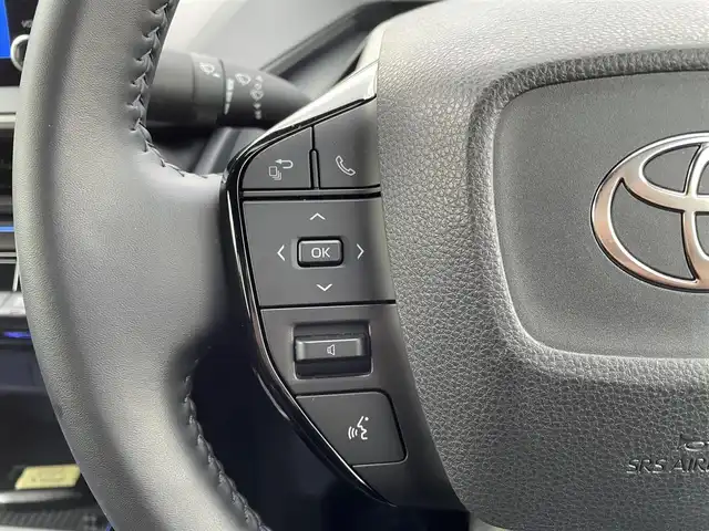 トヨタ プリウス G 三重県 2024(令6)年 1.3万km グレー 登録時12720km/ナビ機能付純正ディスプレイオーディオ/・フルセグTV（キャンセラー付き）・BT・HDMI・typeC/バックカメラ/ビルトインETC/純正19インチAW/トヨタセーフティセンス/レーダークルーズコントロール/ブラインドスポットモニター/クリアランスソナー /AUTOライト/オートマチックハイビーム/レーントレーシングアシスト/前席シートヒーター /純正フロアマット/AC100V/電動パーキングブレーキ/SOSスイッチ