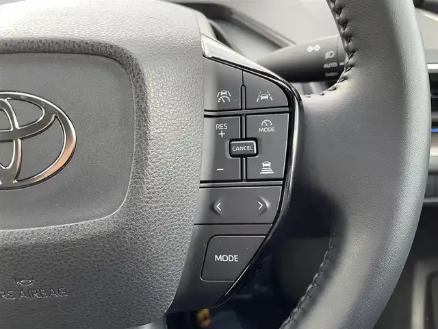 トヨタ プリウス G 三重県 2024(令6)年 1.3万km グレー 登録時12720km/ナビ機能付純正ディスプレイオーディオ/・フルセグTV（キャンセラー付き）・BT・HDMI・typeC/バックカメラ/ビルトインETC/純正19インチAW/トヨタセーフティセンス/レーダークルーズコントロール/ブラインドスポットモニター/クリアランスソナー /AUTOライト/オートマチックハイビーム/レーントレーシングアシスト/前席シートヒーター /純正フロアマット/AC100V/電動パーキングブレーキ/SOSスイッチ