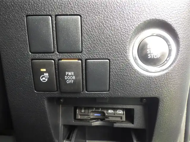 トヨタ アルファード S Cパッケージ 千葉県 2017(平29)年 6.1万km ホワイトパールクリスタルシャイン ムーンルーフ/パワーバックドア/両側パワースライドドア/11インチ社外メモリーナビ/地デジTV/【DVD/CD再生機能　Bluetooth接続】/バックカメラ/フリップダウンモニター/ハーフレザーシート/前席パワーシート/後席オットマン/革巻きステアリング/ETC/LEDヘッドライト/フォグライト/ウインカーミラー/クリアランスソナー/純正18インチアルミホイル/サイド/カーテンエアバッグ/スマートキー