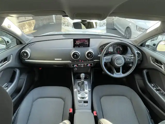 アウディ Ａ３ SB 30TFSI 静岡県 2019(令1)年 2.7万km グレイシアホワイトメタリック コンビニエンスＰＫＧ　/アシスタンスＰＫＧ　/ナビゲーションＰＫＧ　/ＡＣＣ　/レーンキープアシスト　/ブラインドスポットモニター　/ＭＭＩナビ　/フルセグＴＶ　/バックカメラ　/スマートキー　/ＨＩＤ　/ＥＴＣ２．０
