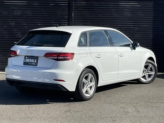 アウディ Ａ３ SB 30TFSI 静岡県 2019(令1)年 2.7万km グレイシアホワイトメタリック コンビニエンスＰＫＧ　/アシスタンスＰＫＧ　/ナビゲーションＰＫＧ　/ＡＣＣ　/レーンキープアシスト　/ブラインドスポットモニター　/ＭＭＩナビ　/フルセグＴＶ　/バックカメラ　/スマートキー　/ＨＩＤ　/ＥＴＣ２．０